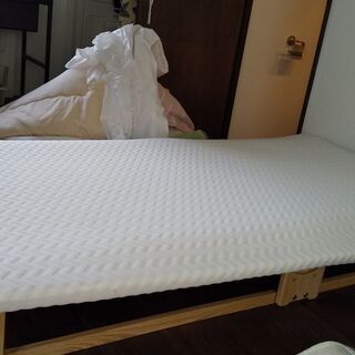 【ネット決済】檜・すのこの折り畳みベッド、新品同様を一万円で。