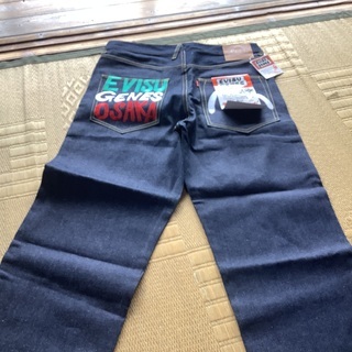新品、EVISU、メンズのジーンズです。
