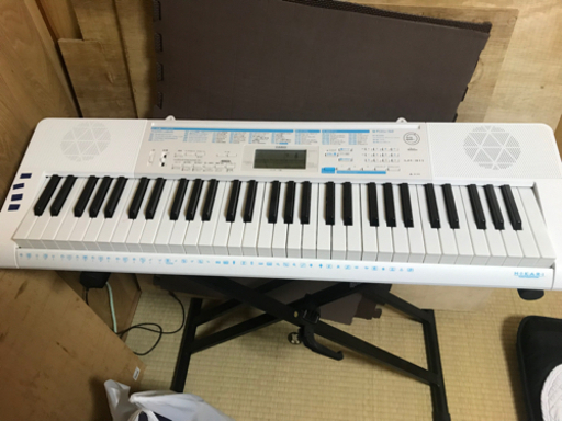 電子ピアノと折り畳み台　光ナビ　8000円