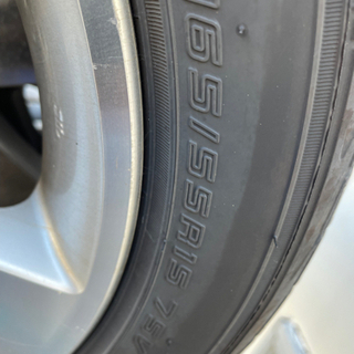 タイヤとホイールセットです。