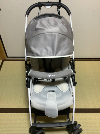 10/6日までに引き取り可能な方限定　Aprica 4キャス　ラクーナソファークッション　ベビーカー