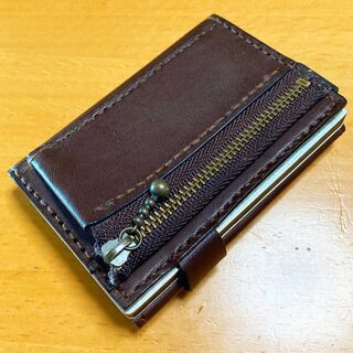 ハンドメイドで革製財布やケース類を製作