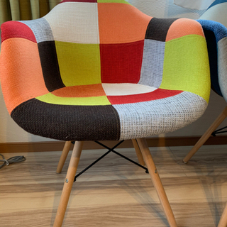 ダイニングチェア　赤2脚 青1脚