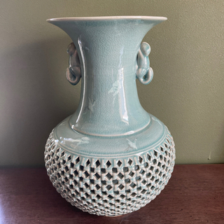 高麗青磁　網目透かし　花瓶