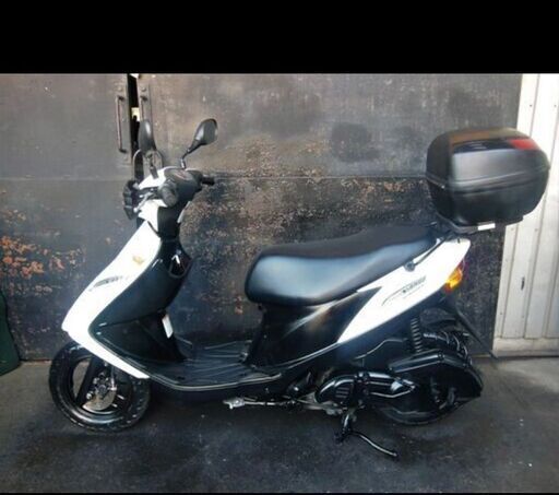 美車 SUZUKI アドレスV125 ホワイト セル始動 GIVI鍵付き ヘルメット