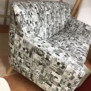 引取限定】白黒柄レザーソファ 2人掛け【小倉南区葛原東】