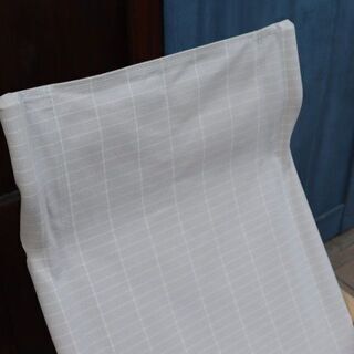 新居 猛デザインのニーチェアーエックス ロッキング(NY CHAIR X Rocking)の新モデルShikiri(シキリ)です。折り畳みも可能でゆったりとした座り心地はラウンジチェアーとしても♪BI311