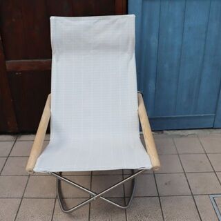 新居 猛デザインのニーチェアーエックス ロッキング(NY CHAIR X Rocking)の新モデルShikiri(シキリ)です。折り畳みも可能でゆったりとした座り心地はラウンジチェアーとしても♪BI311