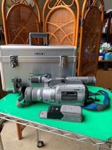 SONY Handycam Pro CCD-VX1 ソニー Hi8 3CCDカムコーダー カメラケース付き　作動未確認