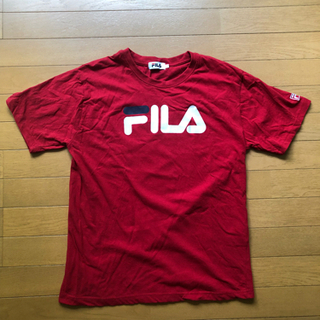 赤いTシャツ　FILA  メンズL