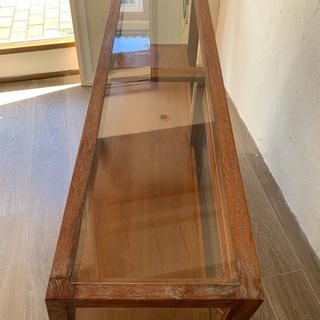 チーク材使用のお洒落なショーケース　ナチュラルな空間にもシャビーな雰囲気にも合います♪
