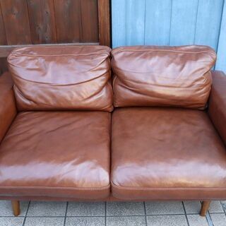 人気のunico(ウニコ)よりMOLN(モルン) レザー 2シーターソファーです