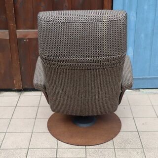 karimoku(カリモク家具)のTHE FIRST(ザ・ファースト) RU71/RU01 リクライニングチェアー&オットマンです。北欧スタイルのパーソナルチェアーはシアタールームなどにもおススメ♪BI402 5