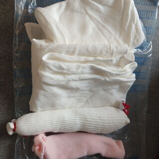 赤ちゃん用枕　と　メッシュのおくるみ