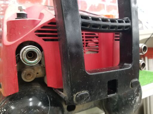 MAX 9700E エアコンプレッサー ※点検ランプ点灯 その他破損有り【リライズ野田愛宕店】【店頭取引限定】【ジャンク】管理番号：IT8V1Z007KY8 MAX 9700E エアコンプレッサー ※点検ランプ点灯 その他破損有り