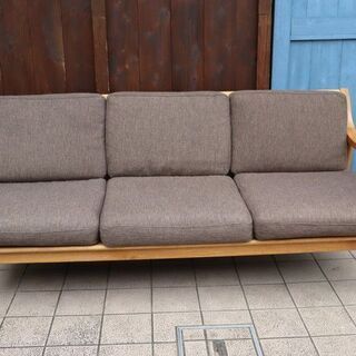 CRASH GATE (クラッシュゲート)/Easy Life (イージーライフ)のARNE SOFA 3P(アルネソファ 3人掛け)。オーク無垢材フレームのシンプルなトリプルソファは北欧スタイルにもBI411