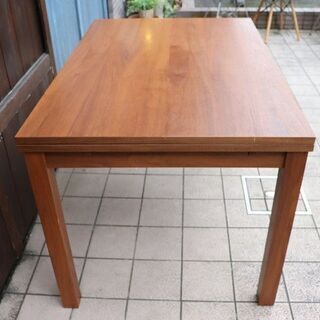 unico(ウニコ)のLIBERO(リベロ):エクステンションテーブル！ウォールナット材の落ち着いた色合いと圧迫感の少ないベーシックな伸長式ダイニングテーブル。6人でもゆったり使える食卓です♪BI405