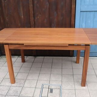 unico(ウニコ)のLIBERO(リベロ):エクステンションテーブル！ウォールナット材の落ち着いた色合いと圧迫感の少ないベーシックな伸長式ダイニングテーブル。6人でもゆったり使える食卓です♪BI405