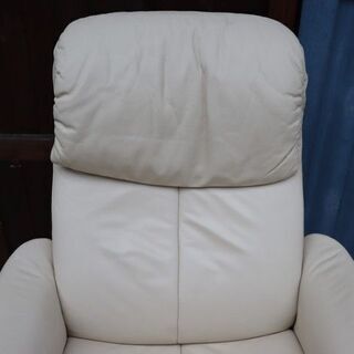 北欧ノルウェーのメーカーHjellegjerde(イエリアーダ) SCANSITシリーズ 本革リクライニングチェア&オットマンです。上質なレザーと北欧スタイルのデザインがモダンなパーソナルチェアです。BI406