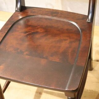 北海道民芸家具(HOKUMIN)のカバ無垢材を使用した、HM686 小椅子