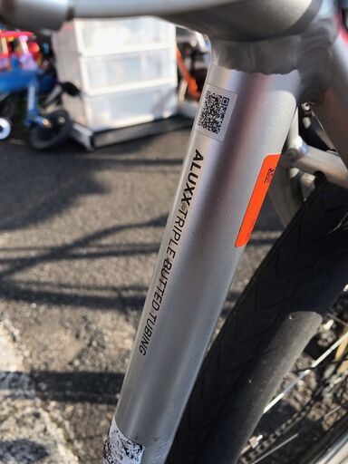 希少モデル！！！　２４段変速　ＧＩＡＮＴ　クロスバイク　グラビエ　１８，９８０円（税込み） 希少モデル！！！ 24段変速 GIANT クロスバイク グラビエ 18