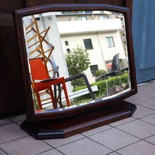 北海道民芸家具(HOKUMIN)のカバ無垢材を使用した卓上ミラーです