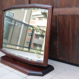 北海道民芸家具(HOKUMIN)のカバ無垢材を使用した卓上ミラーです