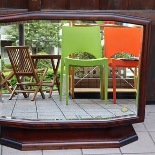 北海道民芸家具(HOKUMIN)のカバ無垢材を使用した卓上ミラーです