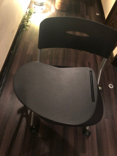商談中　　収納テーブル付き椅子　20脚新品　【セミナー・講義用】