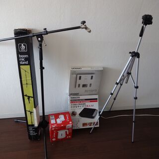 体重計と電気ケトルと電磁調理器と三脚とカメラスタンド