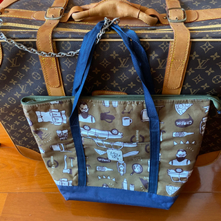 大型スーツケースとトート保冷バック 大型スーツケースとトート保冷バック