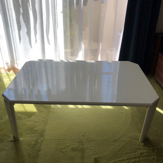 シンプルでかわいい　折り畳みテーブル　鏡面ホワイト