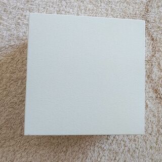 白い空き箱（和紙風味の紙の箱）