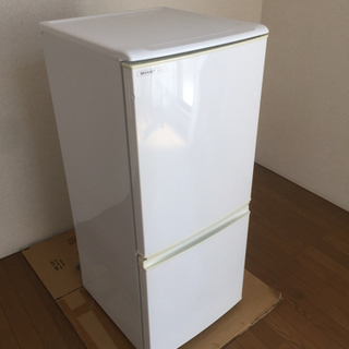 【ネット決済・配送可】冷蔵庫　シャープ　137L
