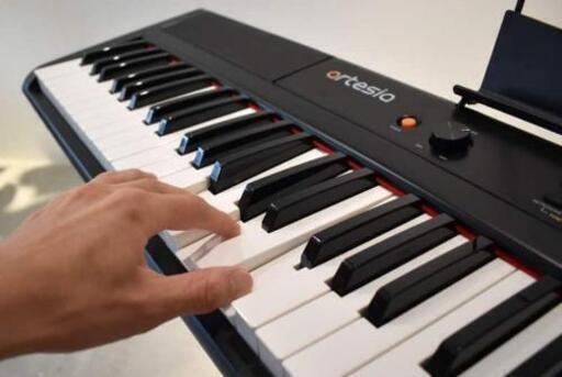 電子ピアノ artesia Portable Piano MODEL:Performer アルテシア 88鍵盤 台/椅子/ペダル付き 通電\u0026基本動作確認済み 引き取りのみ