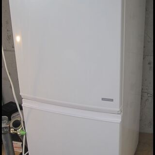 新生活！16500円 シャープ 2ドア冷蔵庫 137L どっちも ホワイト 2017年製