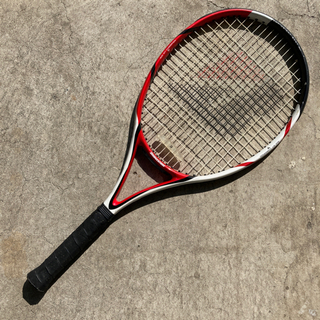 1002-003【無料】テニスラケット　赤