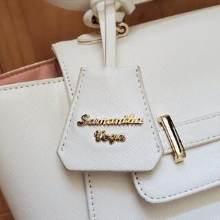 サマンサ・ベガの白いツーウエイバッグ　チャーム付き サマンサ・ベガの白いツーウエイバッグ チャーム付き
