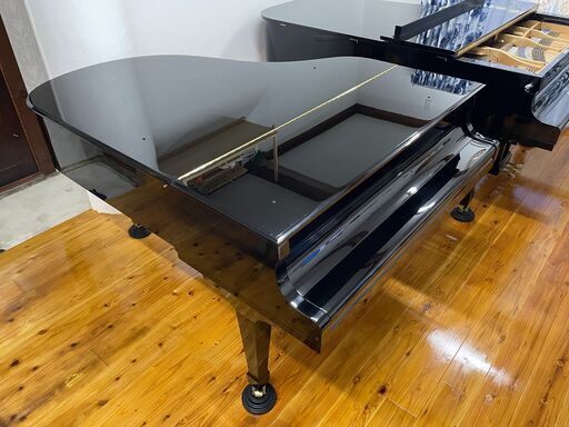 ほぼ新品！試弾大歓迎！中古ピアノ カワイ(KAWAI RX3) ヨーロッパの 