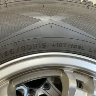 ハイエース　ダンロップ スタッドレス アルミホイール付き