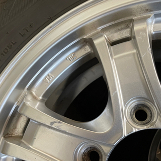 ハイエース　ダンロップ スタッドレス アルミホイール付き