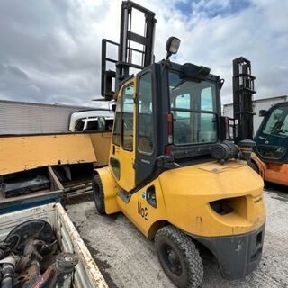 まずは現車見てください【格安】コマツ　フォークリフト　FD-25T-17　ダブルタイヤ　キャビン付き　2500ｋｇ　4000ｍ まずは現車見てください【格安】コマツ フォークリフト FD-25T-17