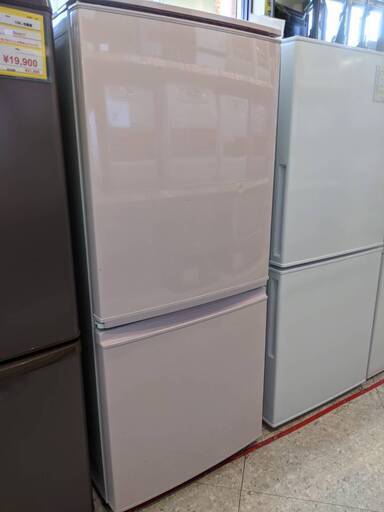 ⭐SHARP(シャープ) ⭐137L冷蔵庫 ⭐定価\\25,259 ⭐2015年 ⭐SJ-14E2-SP