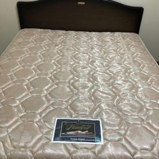 シモンズ　simmons レア　ダブルクッション クイーンベッド　マットレス2枚