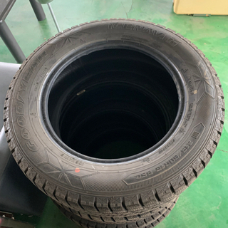 バリ山　215/60/16 スタッドレス  2018年製　グッドイヤー