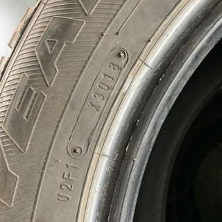 バリ山　215/60/16 スタッドレス  2018年製　グッドイヤー