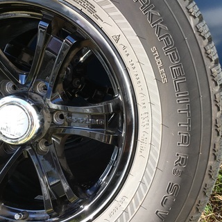 売約済み:スタッドレスタイヤホイールセット、ランクルプラド265/65R17
