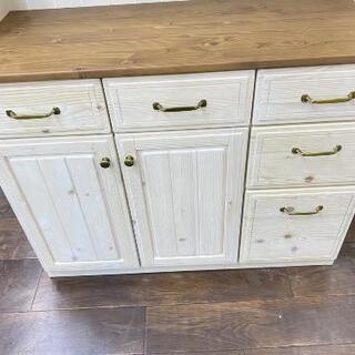 キッチンボード(シナモ105 WH
食器棚　
比較的綺麗です