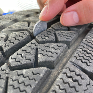 スタッドレスタイヤ　ハイエース　ブリヂストン　ブリザック