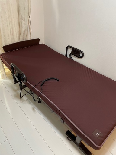 ニトリ・電動ベッド（キャスター付、折りたたみ可）　１ヶ月程度使用   定価54,780円